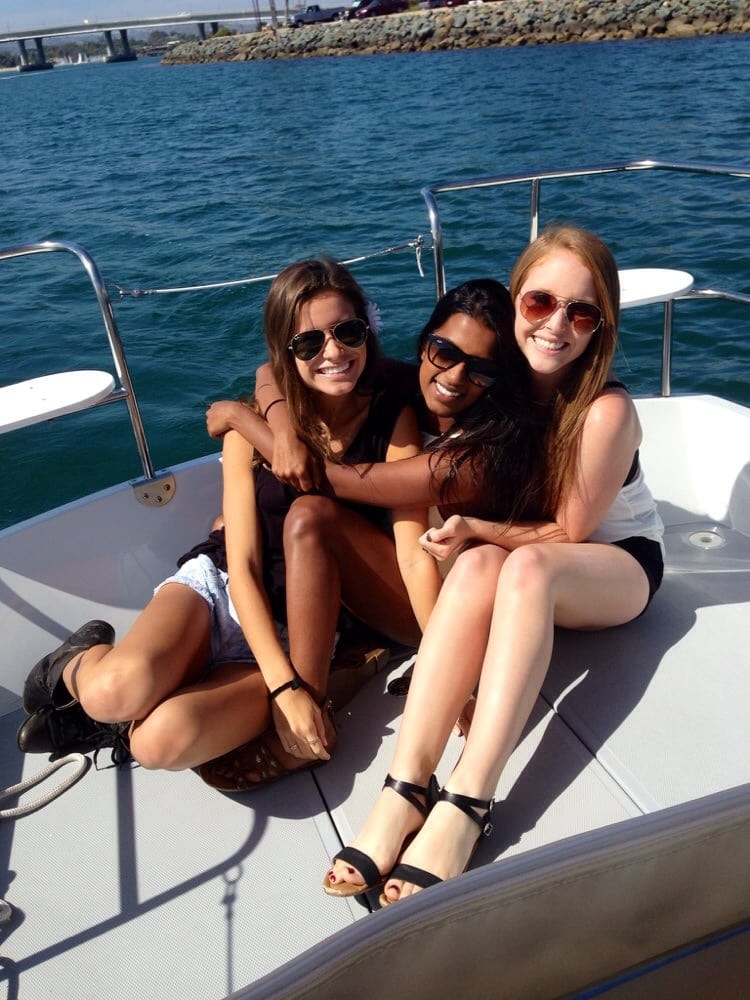 Three girlfriends relaxing on the Sun Cruiser Duffy boat